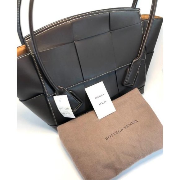 BOTTEGA VENETA Medium Arco Dark Grape Leather Tote - Picture 9 of 13